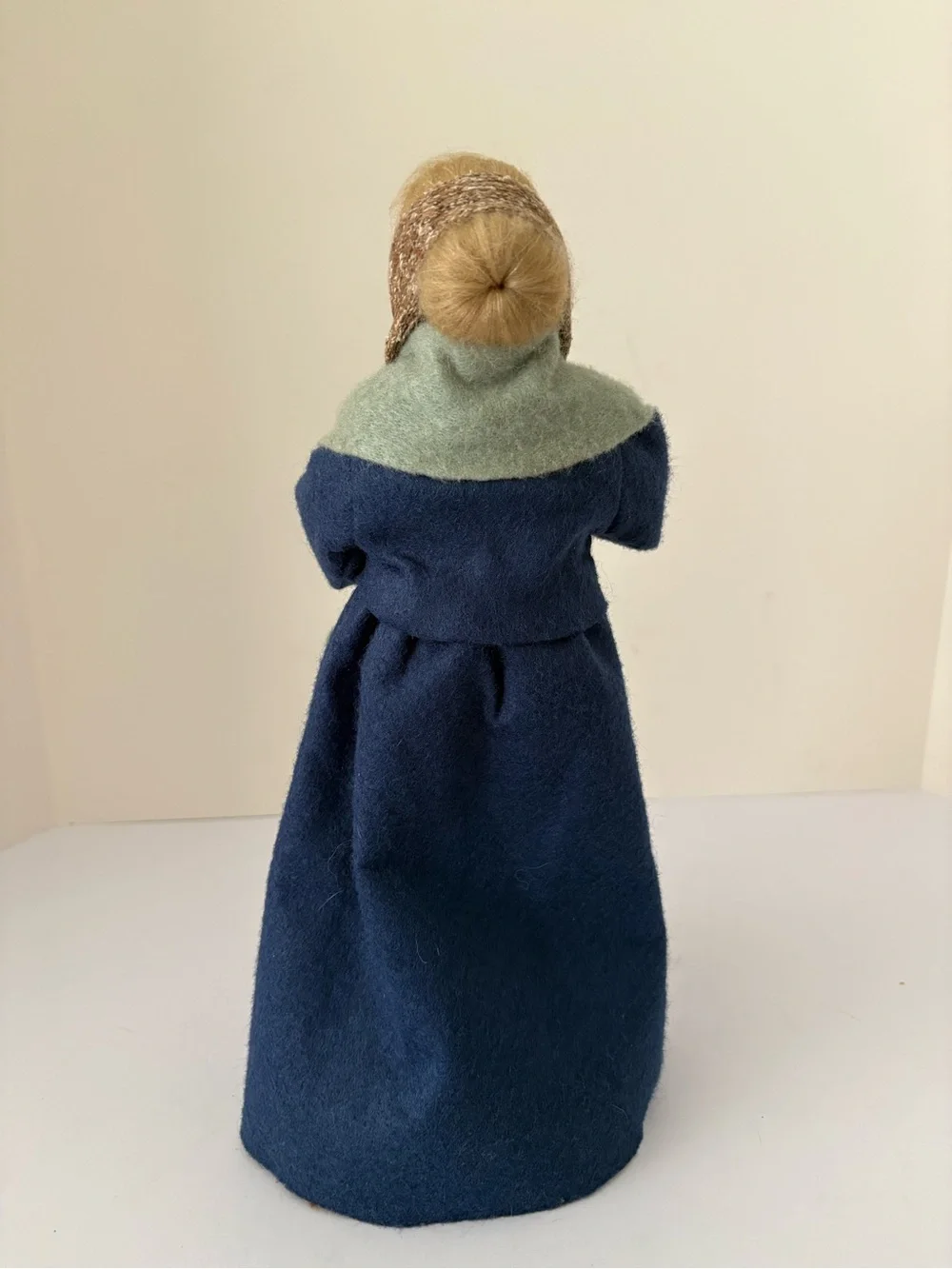 Vintage Byers Choice Lady Caroler Doll. Blue dress w/Green Shawl. 12” on stand.